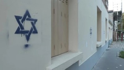 이-팔 포화 속에서 프랑스 도처에서 발견된  유대인 상징인 의문의 ‘다윗의 별’
