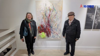 미술 비평가 프랑수와즈 모낭과 권순철 화백의 만남 -2024 소나무 예술가협회 정기전에서-