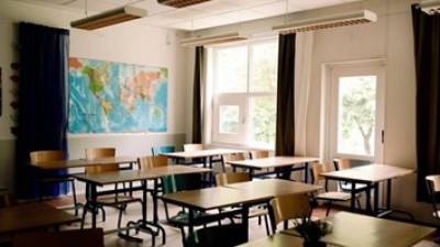 프랑스, 50년 전 학교 내 교사 폭력으로 첫 번째 고소 제기