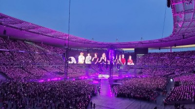 BTS, 7년 만에 파리 공연: 스타드 드 프랑스 다시 뜨겁게 달궜다